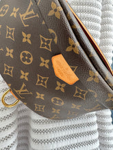 Lade das Bild in den Galerie-Viewer, LOUIS VUITTON BUMBAG
