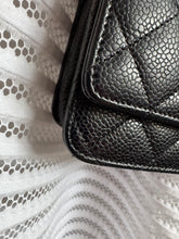 Lade das Bild in den Galerie-Viewer, CHANEL WOC

