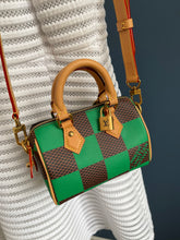 Lade das Bild in den Galerie-Viewer, LOUIS VUITTON SPEEDY 18 DAMIER POP
