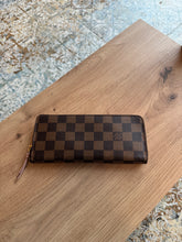 Lade das Bild in den Galerie-Viewer, LOUIS VUITTON CLÉMENCE GELDBÖRSE
