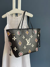 Lade das Bild in den Galerie-Viewer, LOUIS VUITTON NEVERFULL GIANT WILD AT HEART
