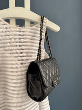 Lade das Bild in den Galerie-Viewer, CHANEL CLASSIC FLAP SMALL / BEUTEL
