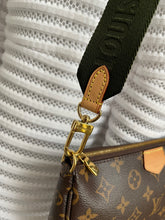 Lade das Bild in den Galerie-Viewer, LOUIS VUITTON MULTI POCHETTE
