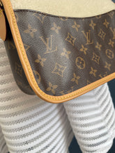 Lade das Bild in den Galerie-Viewer, LOUIS VUITTON DIANE COZYGRAM
