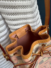 Lade das Bild in den Galerie-Viewer, LOUIS VUITTON NANA NOÉ TAHITIENNE
