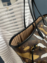 Lade das Bild in den Galerie-Viewer, LOUIS VUITTON NEVERFULL MM LVxLoL
