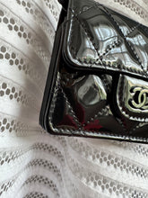 Lade das Bild in den Galerie-Viewer, CHANEL MINI WOC

