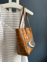 Lade das Bild in den Galerie-Viewer, MCM TONI SHOPPER
