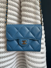 Lade das Bild in den Galerie-Viewer, CHANEL MINI WOC
