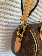 Lade das Bild in den Galerie-Viewer, LOUIS VUITTON SPEEDY 20 MIT SCHULTERRIEMEN

