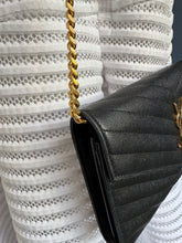 Lade das Bild in den Galerie-Viewer, YSL CASSANDRE ENVELOPE CHAIN WALLET
