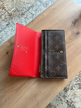 Lade das Bild in den Galerie-Viewer, LOUIS VUITTON SARAH GELDBÖRSE
