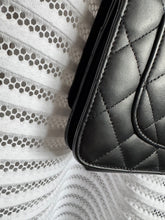 Lade das Bild in den Galerie-Viewer, CHANEL WOC
