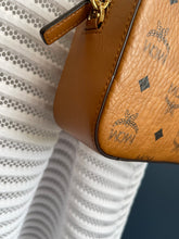Lade das Bild in den Galerie-Viewer, MCM CAMERA BAG
