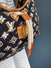 Lade das Bild in den Galerie-Viewer, LOUIS VUITTON BULLES MM
