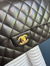 Lade das Bild in den Galerie-Viewer, CHANEL DOUBLE FLAP MEDIUM
