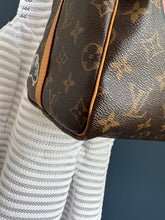 Lade das Bild in den Galerie-Viewer, LOUIS VUITTON WORLD TOUR SPEEDY 30
