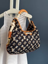 Lade das Bild in den Galerie-Viewer, LOUIS VUITTON BULLES MM
