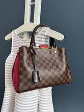 Lade das Bild in den Galerie-Viewer, LOUIS VUITTON BRITTANY
