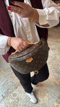 Lade das Bild in den Galerie-Viewer, LOUIS VUITTON BUMBAG
