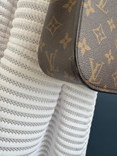 Lade das Bild in den Galerie-Viewer, LOUIS VUITTON PASSY

