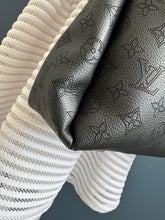 Lade das Bild in den Galerie-Viewer, LOUIS VUITTON HAND IT ALL MM MAHINA
