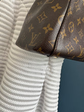 Lade das Bild in den Galerie-Viewer, LOUIS VUITTON MONTAIGNE
