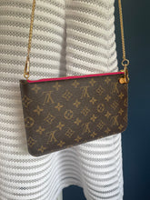 Lade das Bild in den Galerie-Viewer, LOUIS VUITTON CLUTCH
