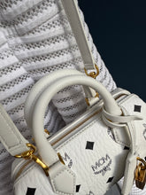 Lade das Bild in den Galerie-Viewer, MCM MINI BOSTON
