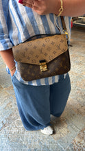 Lade das Bild in den Galerie-Viewer, LOUIS VUITTON MÉTIS REVERSE
