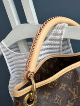 Lade das Bild in den Galerie-Viewer, LOUIS VUITTON ARTSY MM
