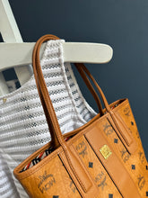 Lade das Bild in den Galerie-Viewer, MCM LIZ MINI SHOPPER
