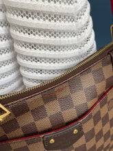 Lade das Bild in den Galerie-Viewer, LOUIS VUITTON SOUTH BANK
