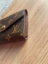 Lade das Bild in den Galerie-Viewer, LOUIS VUITTON VICTORINE GELDBÖRSE
