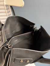 Lade das Bild in den Galerie-Viewer, YSL SAC DE JOUR
