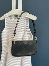 Lade das Bild in den Galerie-Viewer, LOUIS VUITTON POCHETTE
