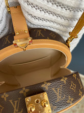 Lade das Bild in den Galerie-Viewer, LOUIS VUITTON PETITE BOITE CHAPEAU
