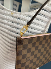 Lade das Bild in den Galerie-Viewer, LOUIS VUITTON CLUTCH
