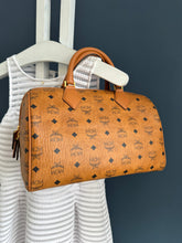 Lade das Bild in den Galerie-Viewer, MCM BOSTON BAG
