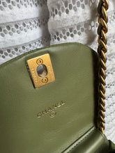 Lade das Bild in den Galerie-Viewer, CHANEL COCO MAIL MINI CLUTCH
