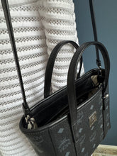 Lade das Bild in den Galerie-Viewer, MCM TONI SHOPPER
