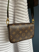 Lade das Bild in den Galerie-Viewer, LOUIS VUITTON STREP &amp; GO
