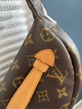 Lade das Bild in den Galerie-Viewer, LOUIS VUITTON BUMBAG
