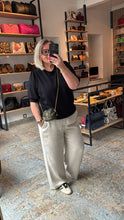 Lade das Bild in den Galerie-Viewer, CHANEL22 MINI BUCKET
