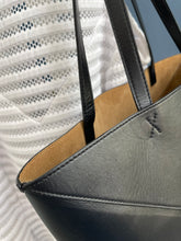 Lade das Bild in den Galerie-Viewer, LOEWE PUZZLE FOLD SHOPPER
