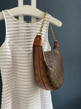 Lade das Bild in den Galerie-Viewer, LOUIS VUITTON LOOP HOBO
