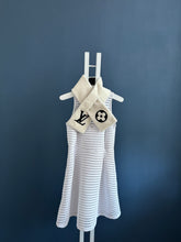 Lade das Bild in den Galerie-Viewer, LOUIS VUITTON ONLY LV MINI COMFY SCHAL
