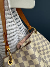 Lade das Bild in den Galerie-Viewer, LOUIS VUITTON GRACEFUL MM
