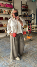 Lade das Bild in den Galerie-Viewer, CHANEL ROUND CLUTCH
