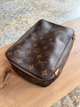 Lade das Bild in den Galerie-Viewer, LOUIS VUITTON CUBE
